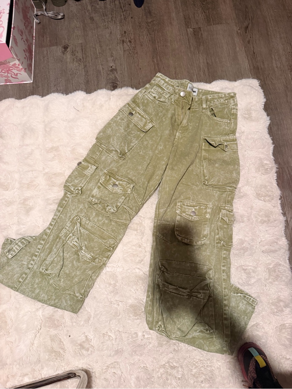 Fashion Nova Olive Green Wide-Leg Cargo Jeans